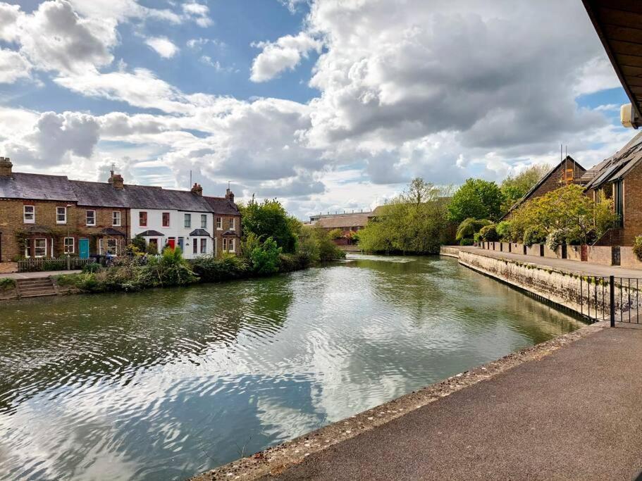 Stunning Riverside Oxford Apartment With Parking Kültér fotó