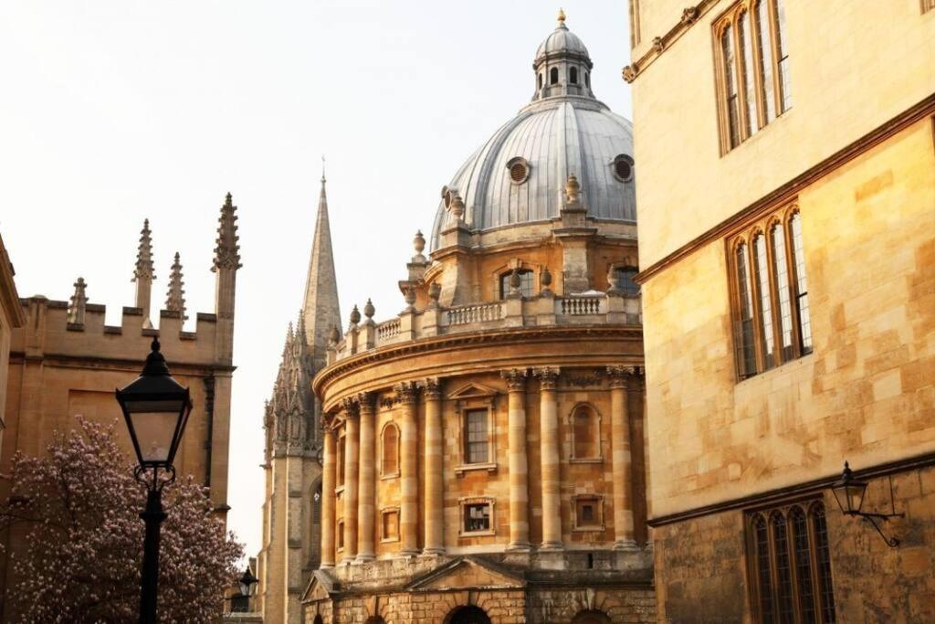 Stunning Riverside Oxford Apartment With Parking Kültér fotó